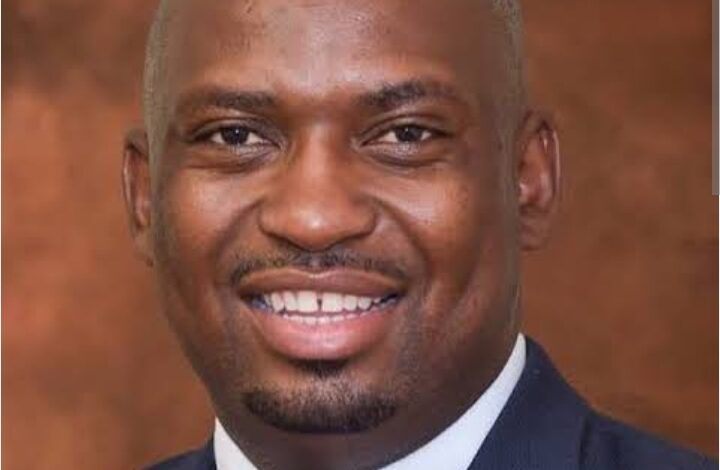 Buti Manamela Biography